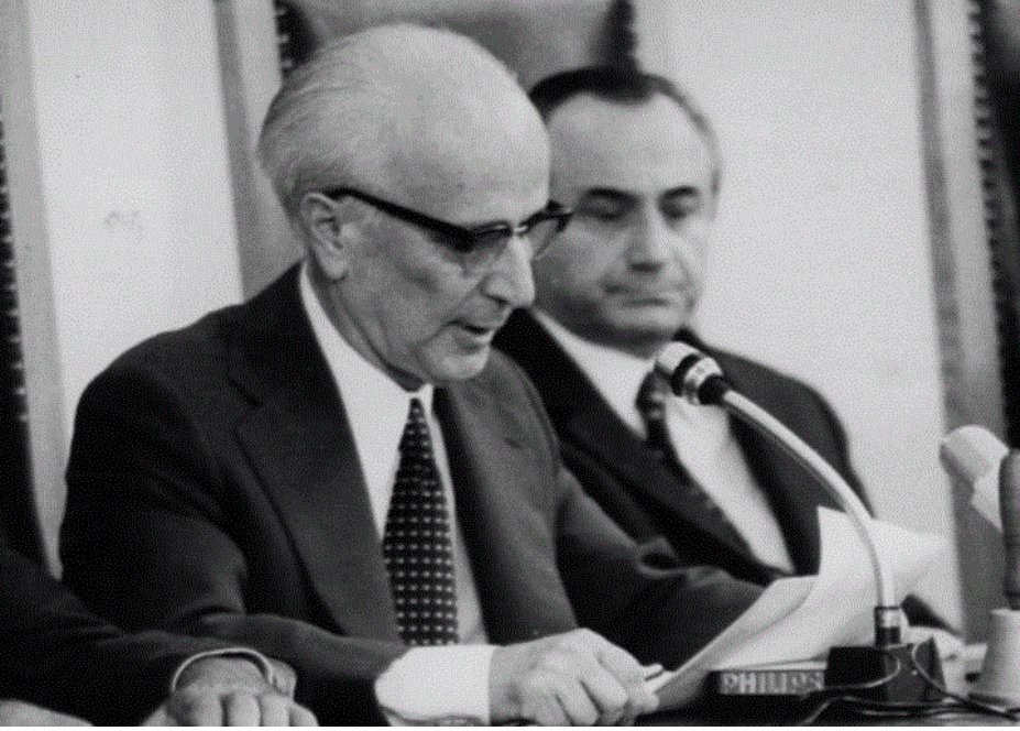 Αν ζούσε ο… Γιάννης Ντεγιάννης: «Ο εθνικός μας δικαστής» θα διέκοπτε τη δίκη των Τεμπών