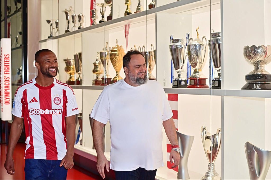 Δώρο γενεθλίων η φανέλα με το «9»