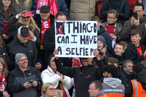 Τρομερός Κλοπ ανέβηκε στην εξέδρα και ζήτησε selfie από τον Τιάγκο (pic)