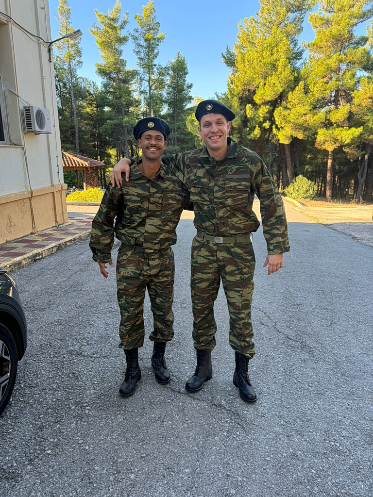 ΚΑΕ Ολυμπιακός: «Περιμένουμε αντίστοιχη φωτογραφία από τη στρατιωτική θητεία του Δημήτρη Γιαννακόπουλου» (pic)