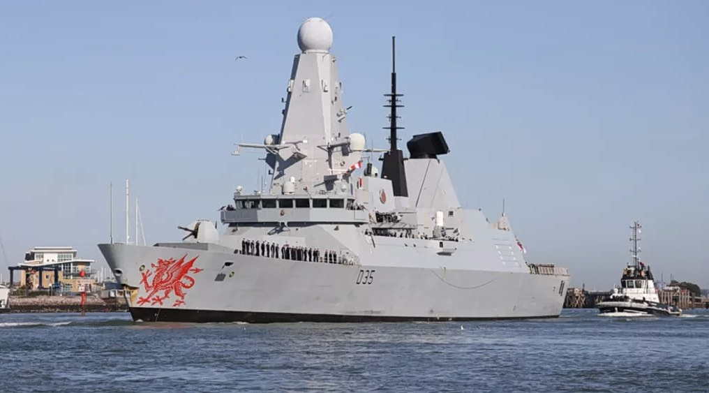 HMS Dragon: Στη Μεσόγειο το πολεμικό πλοίο που στέλνει η Βρετανία στην Κύπρο – Πέρασε τα στενά του Γιβραλτάρ (vid)