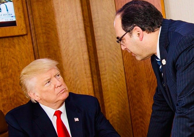 «Ο Τραμπ αποτελεί αντανάκλαση μιας πολιτικής στιγμής» – Τι λέει στα «ΝΕΑ» πρ. αναπλ. βοηθός του Αμερικανού προέδρου και συνεργάτης των Μπους