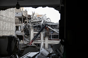 Πόλεμος νεύρων ΗΠΑ–Ιράν: Σενάρια εισβολής, απειλές και διπλωματικό πόκερ υψηλού ρίσκου