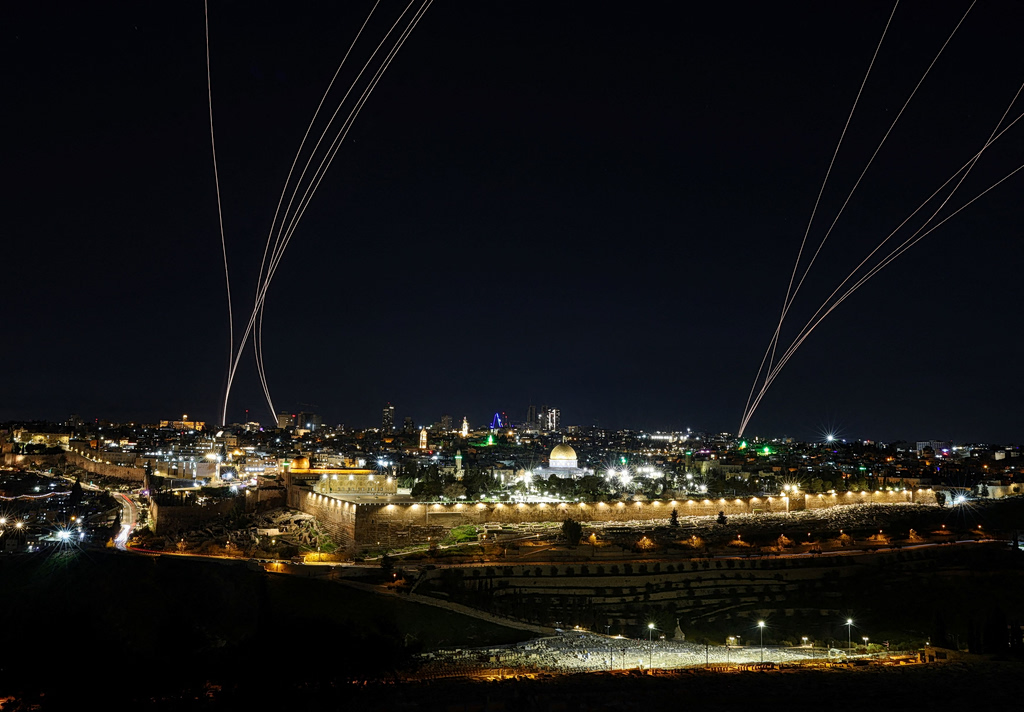 Νύχτα τρόμου στο Ισραήλ: Το Ιράν εξαπέλυσε βαλλιστικούς πυραύλους – Έξι τραυματίες