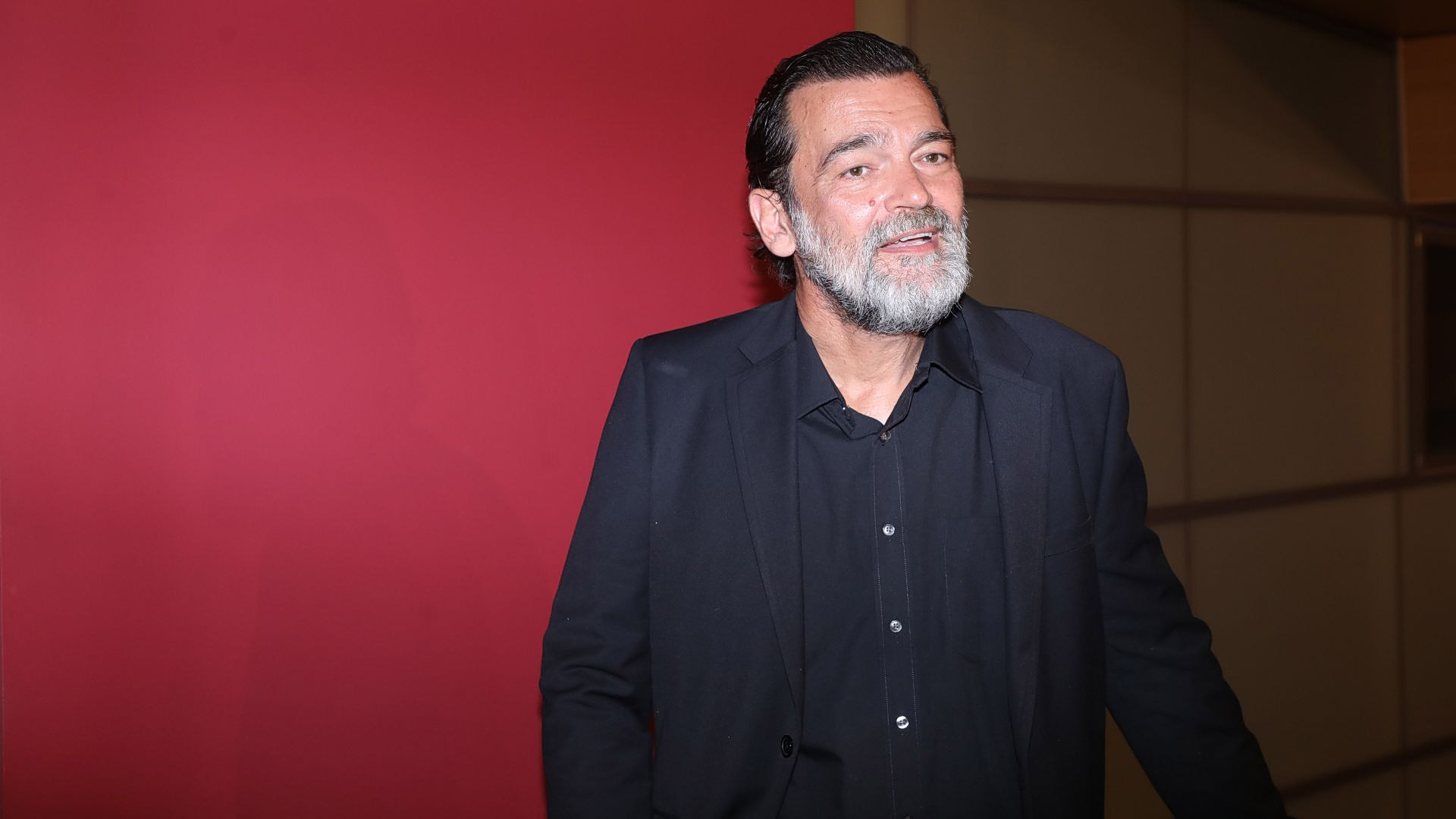 &Kappa;&omega;&nu;&sigma;&tau;&alpha;&nu;&tau;ί&nu;&omicron;&sigmaf; &Kappa;&alpha;&zeta;ά&kappa;&omicron;&sigmaf;: &Omicron; &pi;&alpha;&tau;έ&rho;&alpha;&sigmaf; &mu;&omicron;&upsilon; &delta;έ&chi;&tau;&eta;&kappa;&epsilon; &pi;ό&lambda;&epsilon;&mu;&omicron; ό&tau;&alpha;&nu; &xi;&alpha;&nu;&alpha;&pi;&alpha;&nu;&tau;&rho;&epsilon;ύ&tau;&eta;&kappa;&epsilon; &mu;&epsilon;&tau;ά &tau;&eta; &mu;&eta;&tau;έ&rho;&alpha; &mu;&omicron;&upsilon;