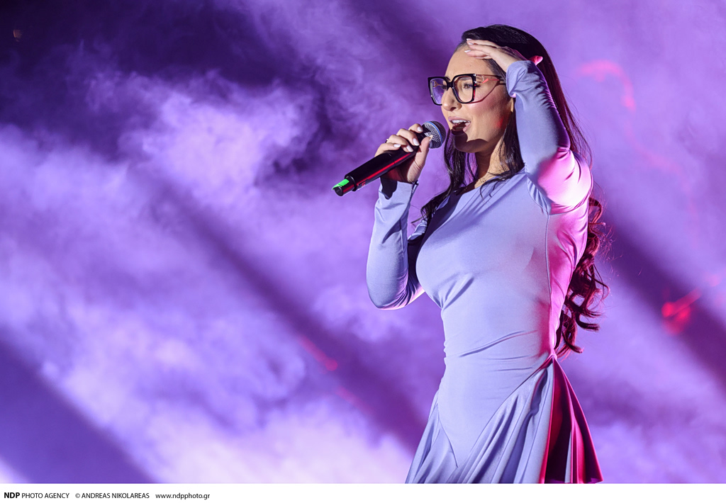 Η Klavdia συνεργάζεται με Ινδό superstar