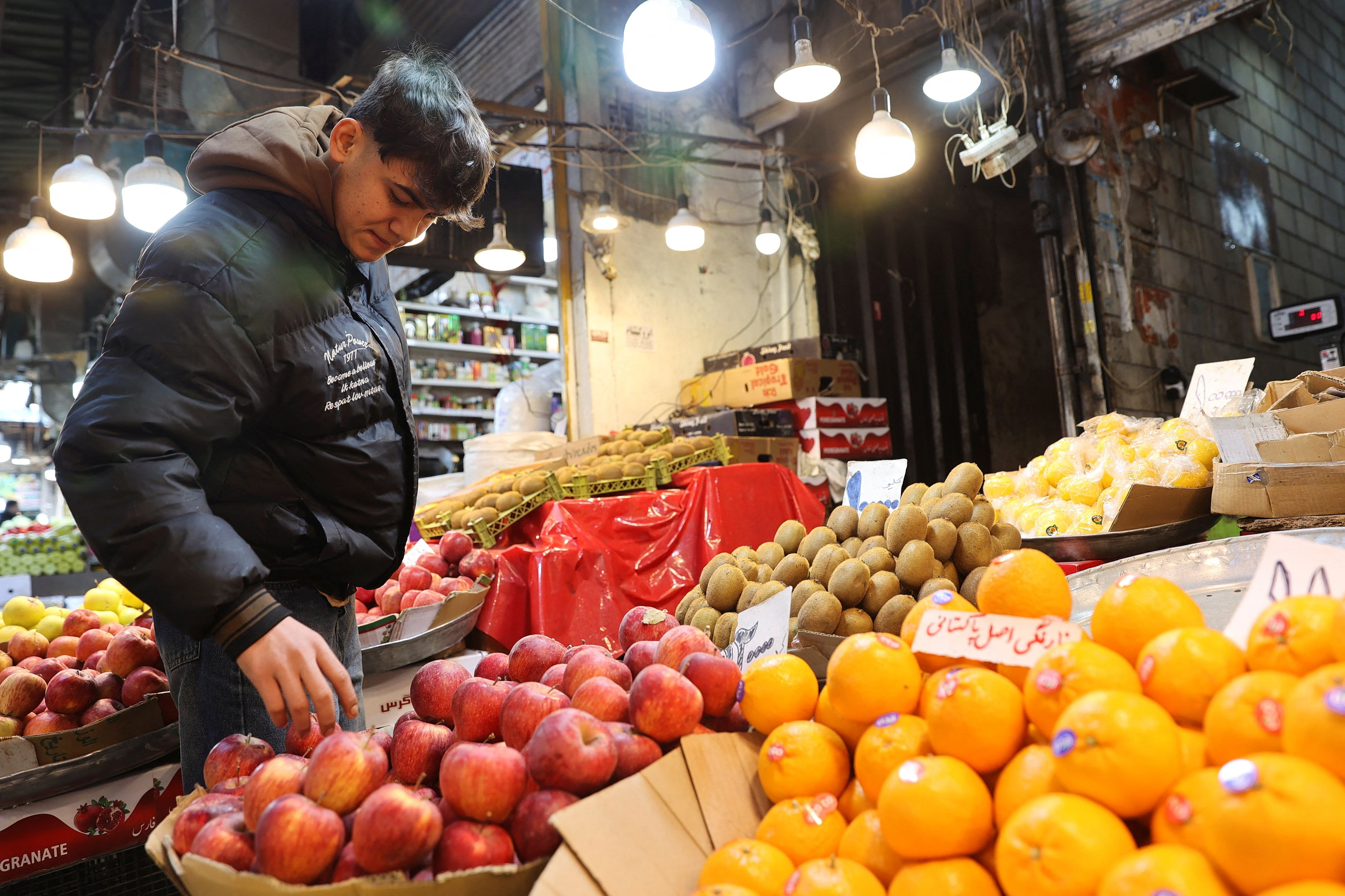 &Eta; &kappa;&alpha;&theta;&eta;&mu;&epsilon;&rho;&iota;&nu;ό&tau;&eta;&tau;&alpha; &tau;&omega;&nu; &Iota;&rho;&alpha;&nu;ώ&nu; &epsilon;&nu; &kappa;&alpha;&iota;&rho;ώ &pi;&omicron;&lambda;έ&mu;&omicron;&upsilon; &ndash; &Omicron;&upsilon;&rho;έ&sigmaf; &gamma;&iota;&alpha; &psi;&omega;&mu;ί &kappa;&alpha;&iota; &kappa;&alpha;ύ&sigma;&iota;&mu;&alpha;, &mu;&pi;&lambda;&alpha;&kappa; ά&omicron;&upsilon;&tau; &sigma;&tau;&omicron; &delta;&iota;&alpha;&delta;ί&kappa;&tau;&upsilon;&omicron;