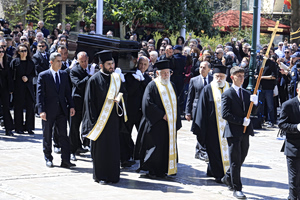 Οι επώνυμοι που έδωσαν το παρών στην κηδεία της Μαρινέλλας – Δείτε φωτογραφίες και βίντεο