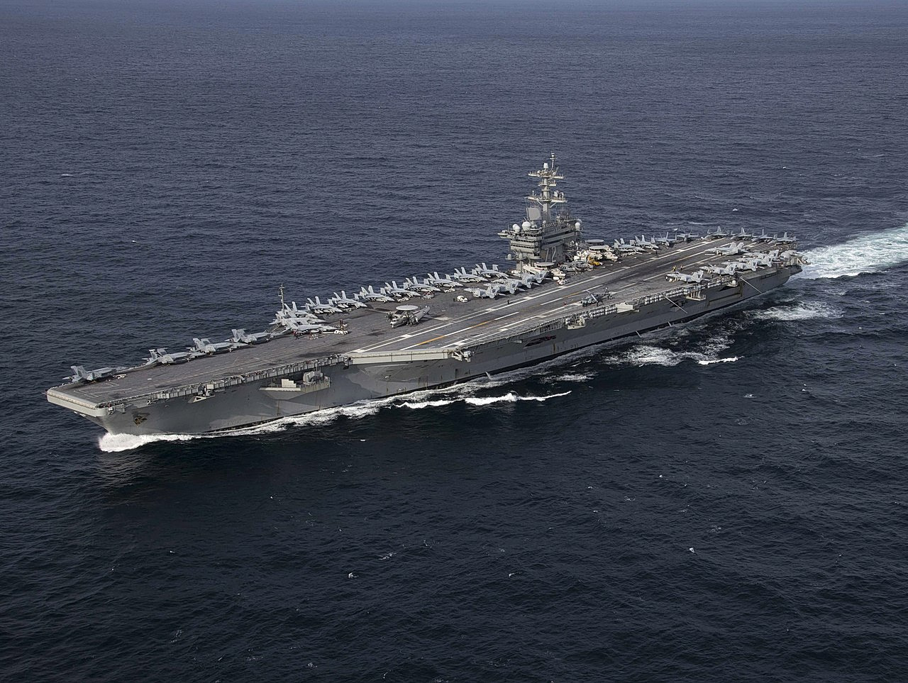 &Gamma;&iota;&alpha;&tau;ί &tau;&omicron; &pi;&lambda;ή&rho;&omega;&mu;&alpha; &tau;&omicron;&upsilon; &alpha;&epsilon;&rho;&omicron;&pi;&lambda;&alpha;&nu;&omicron;&phi;ό&rho;&omicron;&upsilon; USS Abraham Lincoln &epsilon;&rho;&gamma;ά&zeta;&epsilon;&tau;&alpha;&iota; &tau;&eta;&nu; &nu;ύ&chi;&tau;&alpha;
