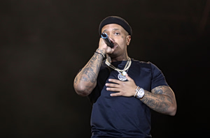 Light στο AnesTea The Podcast: «Έψαχνα πάντα ένα ανδρικό πρότυπο – Τώρα θέλω να είμαι τα πάντα για τον γιο μου»