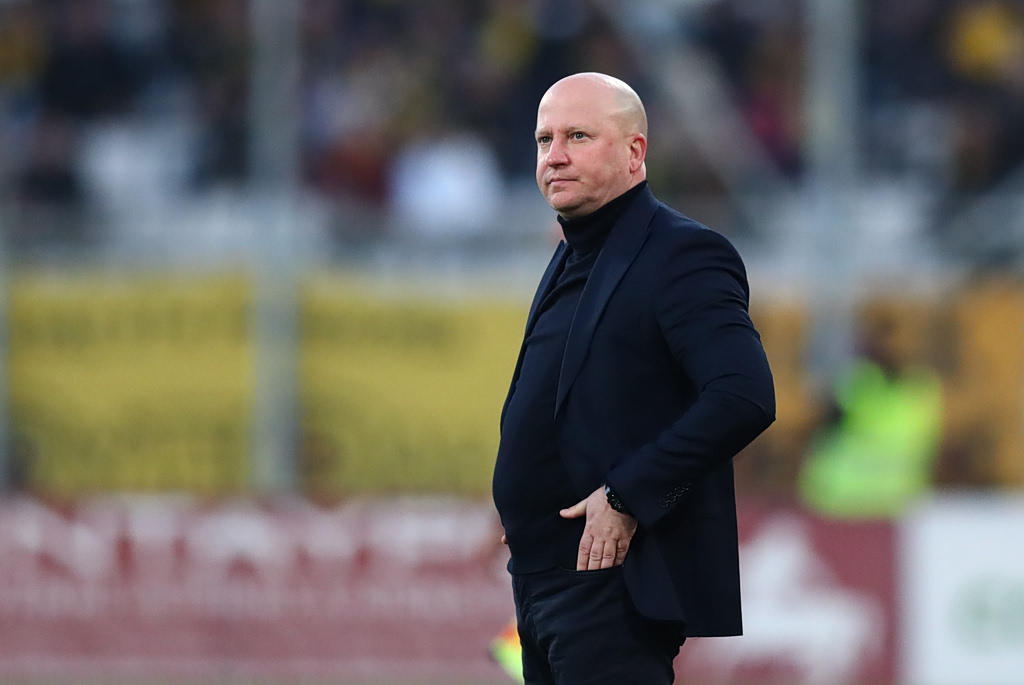 Και κρατά ένα λεπτό παραπάνω