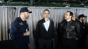 Μητσοτάκης & Χριστοδουλίδης στη φρεγάτα «Κίμων»-  «Είμαστε πάντα εδώ για εσάς» είπε ο πρωθυπουργός