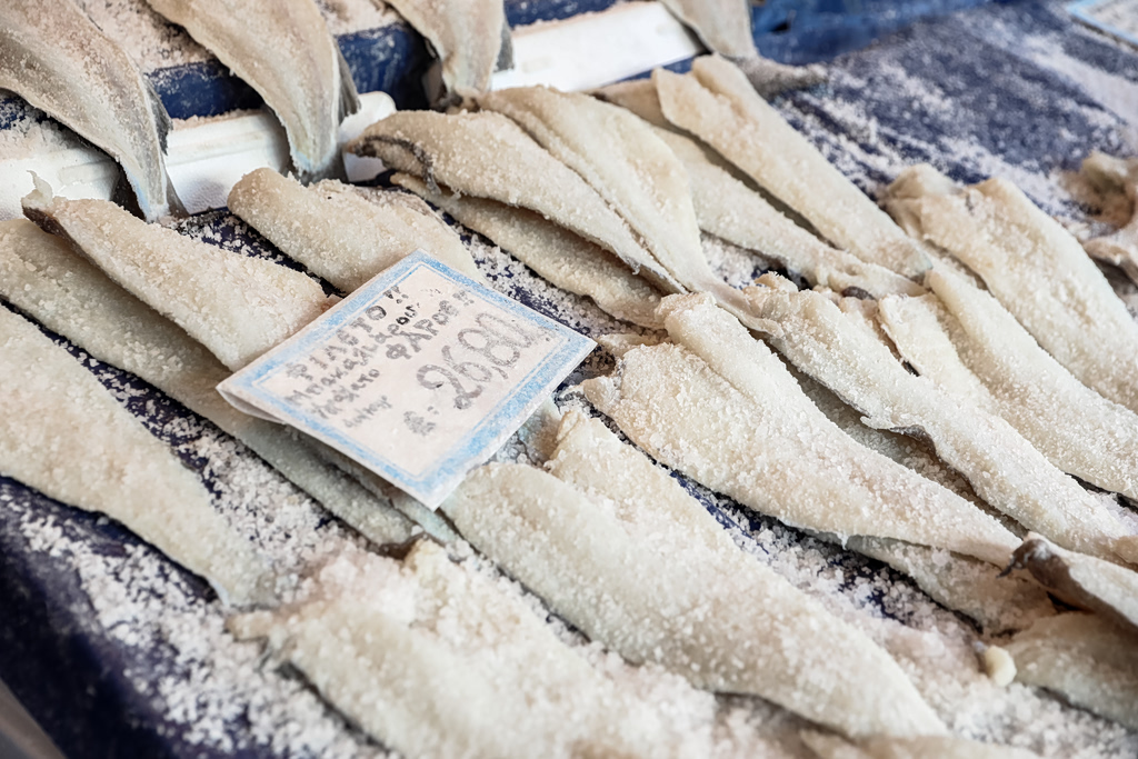 Έως 27 ευρώ το κιλό ο μπακαλιάρος για την 25η Μαρτίου – Οι τιμές σε Βαρβάκειο και σούπερ μάρκετ