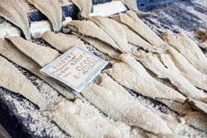 Έως 27 ευρώ το κιλό ο μπακαλιάρος για την 25η Μαρτίου – Οι τιμές σε Βαρβάκειο και σούπερ μάρκετ