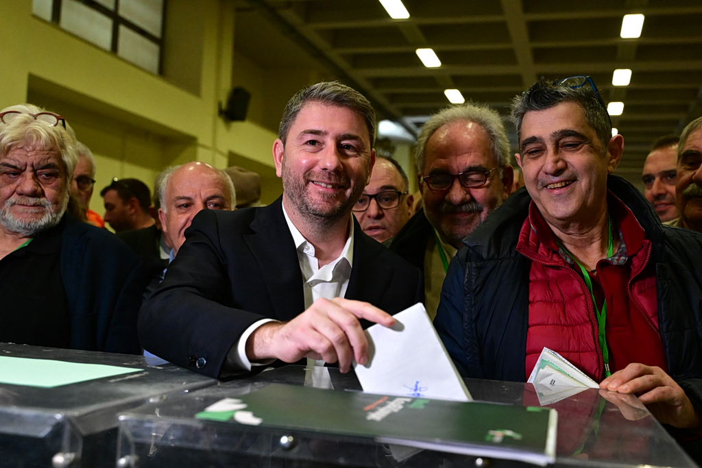 ΠΑΣΟΚ: Αμοιβαίες υποχωρήσεις για νέα δυναμική