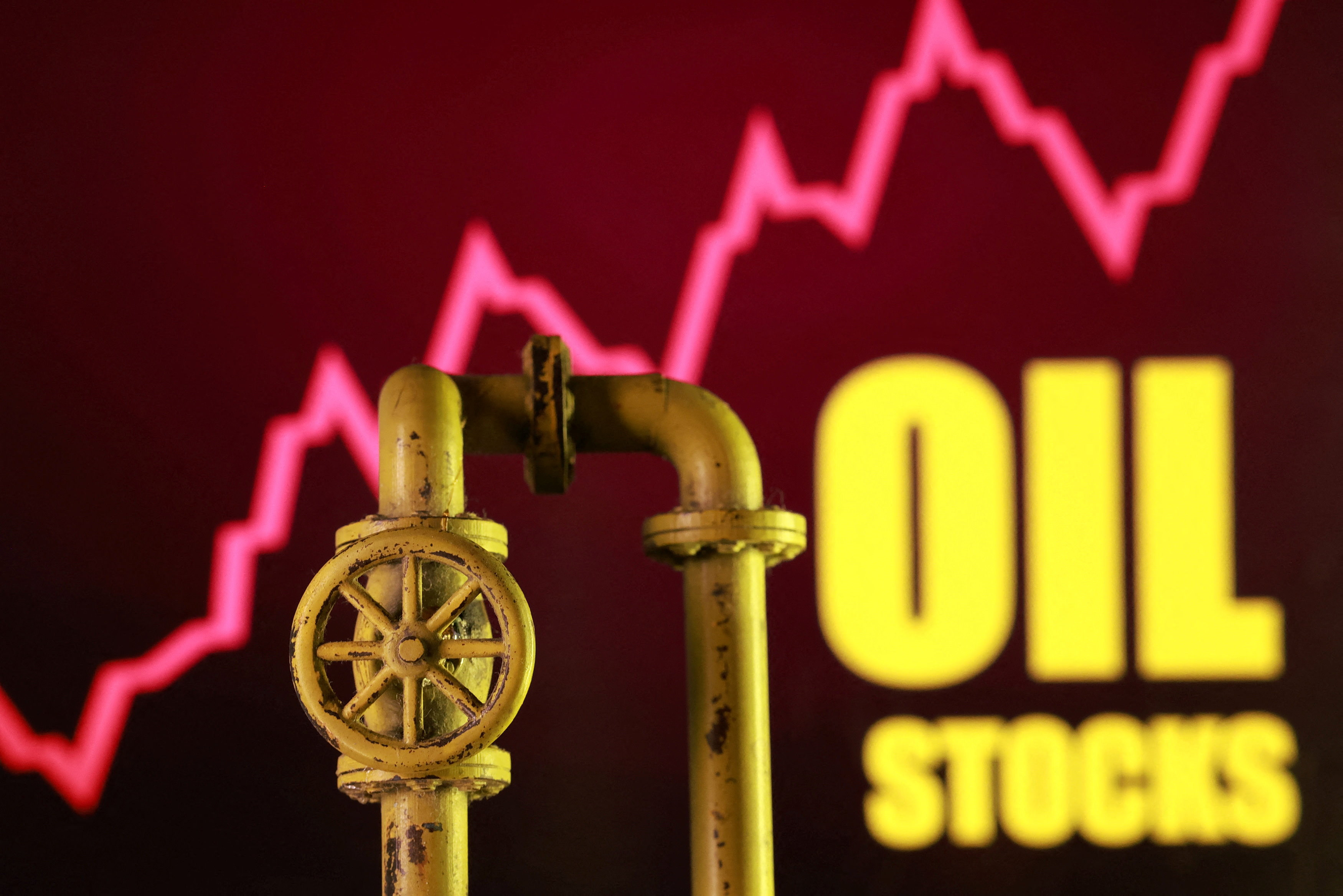 Ά&lambda;&mu;&alpha; &sigma;&tau;&iota;&sigmaf; &tau;&iota;&mu;έ&sigmaf; &tau;&omicron;&upsilon; &pi;&epsilon;&tau;&rho;&epsilon;&lambda;&alpha;ί&omicron;&upsilon;: &Tau;&omicron; Brent &alpha;&gamma;&gamma;ί&zeta;&epsilon;&iota; &tau;&alpha; 82,76 &delta;&omicron;&lambda;ά&rho;&iota;&alpha; &epsilon;&nu; &mu;έ&sigma;&omega; &kappa;&rho;ί&sigma;&eta;&sigmaf; &mu;&epsilon; &tau;&omicron; &Iota;&rho;ά&nu;