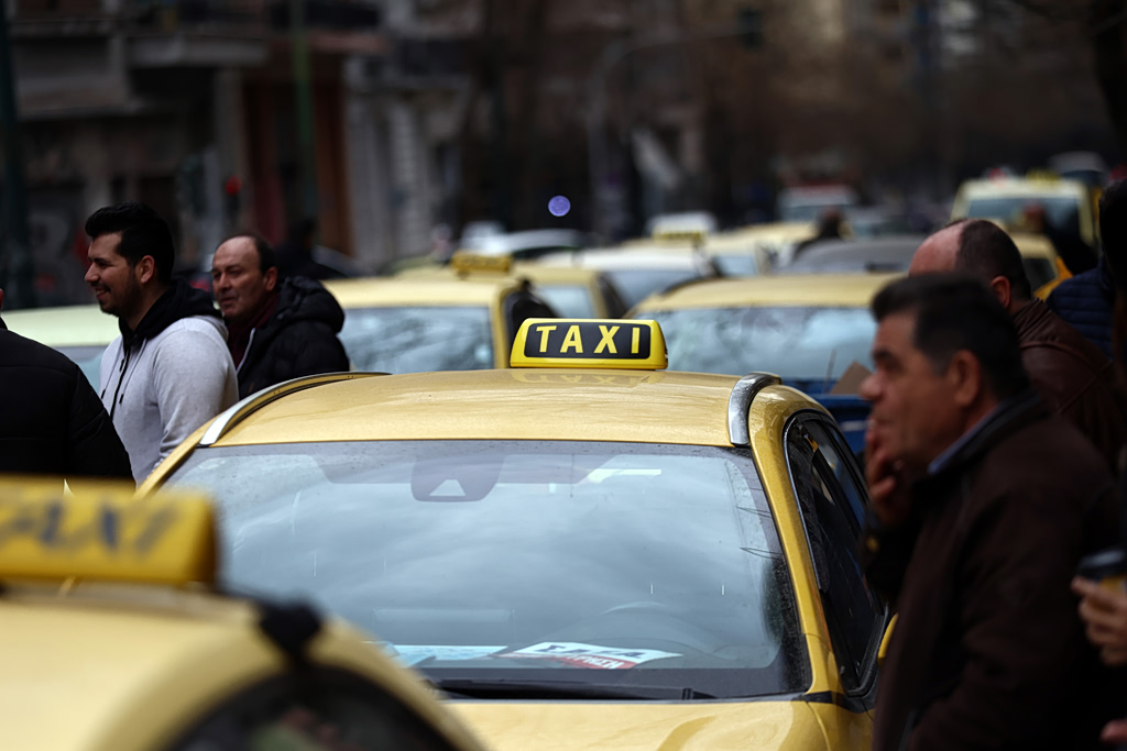 Τέταρτη ημέρα απεργίας των οδηγών ταξί –  Κορυφώνονται οι κινητοποιήσεις τη Δευτέρα