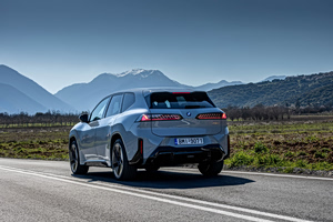 BMW iX3 50 xDrive: Τα έχει όλα