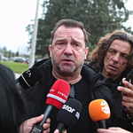 Ένταση στη δίκη για τα Τέμπη: «Θα σε σκίσω, αλήτη!» – «Πείτε τι μετέφερε το φορτίο!» φώναζαν οι συγγενείς