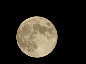 Ροζ Πανσέληνος Απριλίου 2026: Το ολόγιομο φεγγάρι που πήρε το όνομά του από την άνοιξη