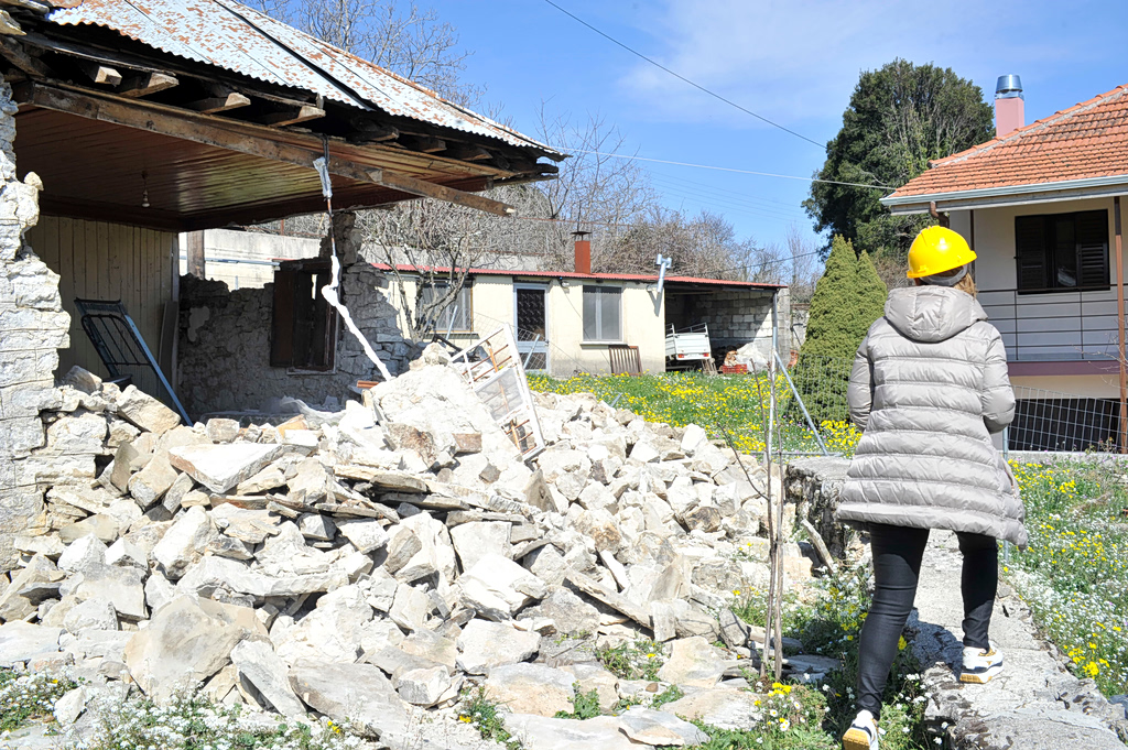 Σεισμός στην Ήπειρο – Περισσότερα από 140 κτίρια έχουν υποστεί ζημιές – Σε εξέλιξη οι έλεγχοι