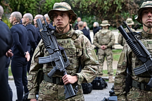 Παρέλαση 25ης Μαρτίου: Η εντυπωσιακή επίδειξη των Ενόπλων Δυνάμεων – Άρματα μάχης και πλήθος κόσμου στο Σύνταγμα