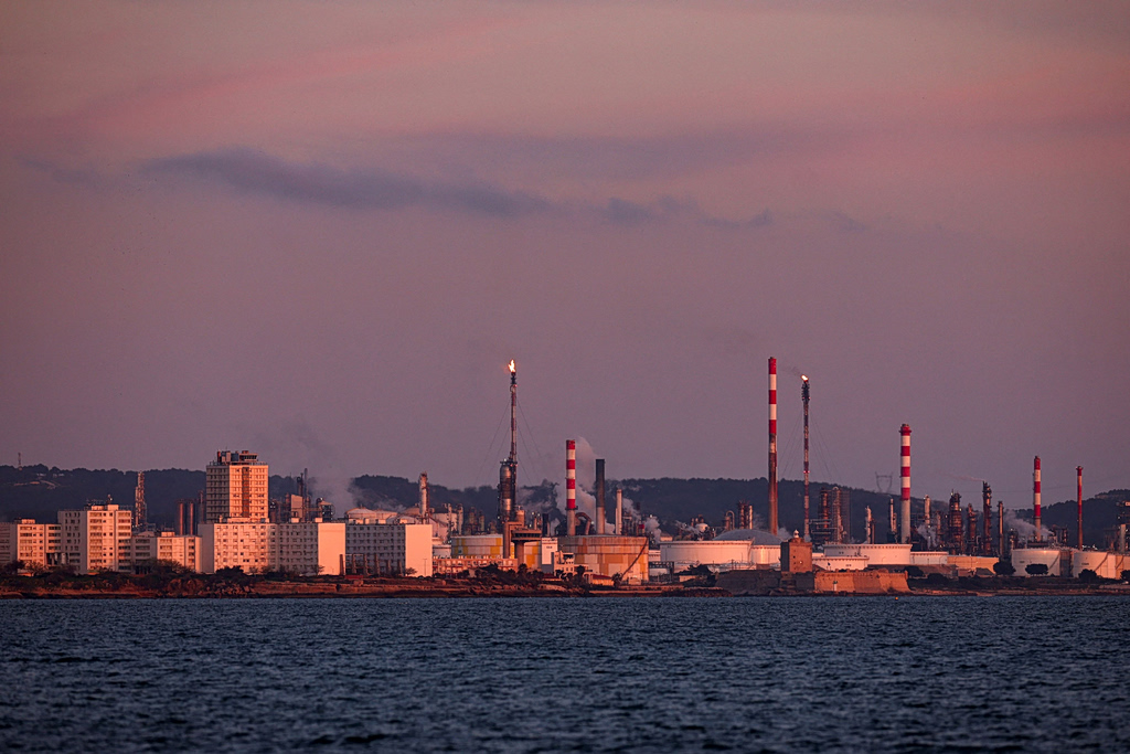 Ιστορική απόφαση: Η Ιαπωνία θα ρίξει στην αγορά 80 εκατ. βαρέλια πετρελαίου από τα αποθέματά της
