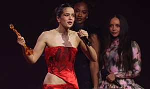 Η Ροζαλία ως ζωντανό γλυπτό: Η σκηνική μεταμόρφωση που υπέγραψε ο Δημήτρης Παπαϊωάννου στη Λυών! 