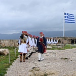 25η Μαρτίου: Η έπαρση της σημαίας από τον Ιερό Βράχο της Ακρόπολης – Βίντεο και φωτογραφίες