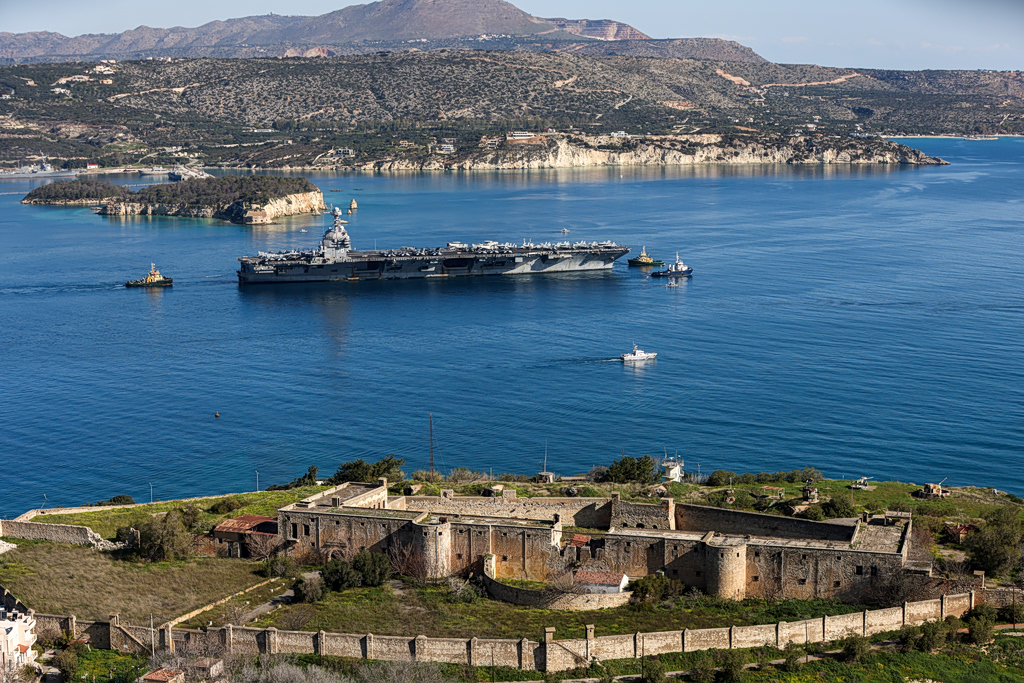 Σούδα: Δίωξη για κατασκοπεία στον Πολωνό – Πάει την Δευτέρα στον ανακριτή