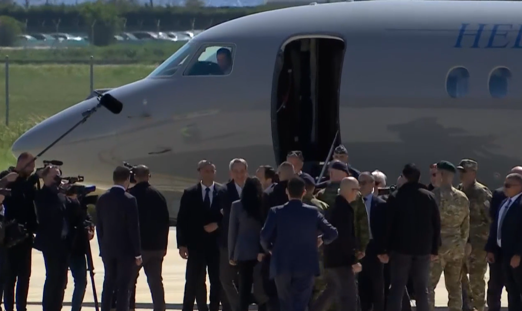 &Sigma;&tau;&eta;&nu; &Kappa;ύ&pi;&rho;&omicron; &omicron; &Kappa;. &Mu;&eta;&tau;&sigma;&omicron;&tau;ά&kappa;&eta;&sigmaf;: &Sigma;&epsilon; &lambda;ί&gamma;&omicron; &eta; &tau;&rho;&iota;&mu;&epsilon;&rho;ή&sigmaf; &mu;&epsilon; &Chi;&rho;&iota;&sigma;&tau;&omicron;&delta;&omicron;&upsilon;&lambda;ί&delta;&eta; &kappa;&alpha;&iota; &Mu;&alpha;&kappa;&rho;ό&nu;