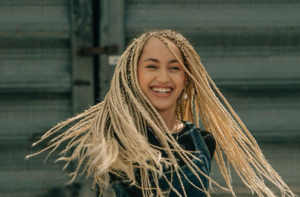 Η Γαλλία με την 17χρονή Monroe φέρνει τα πάνω κάτω στη Eurovision 2026