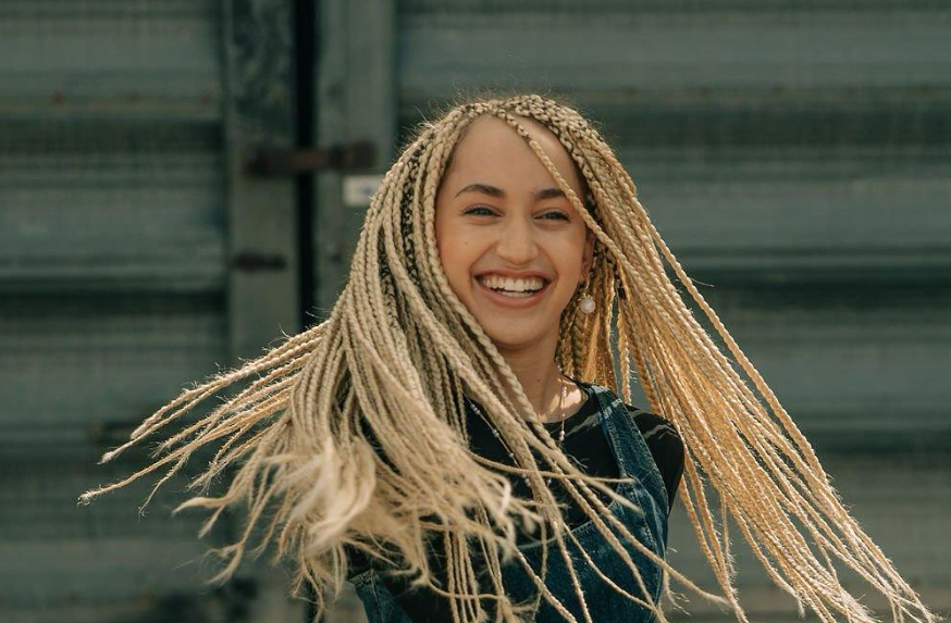 Η Γαλλία με την 17χρονή Monroe φέρνει τα πάνω κάτω στη Eurovision 2026