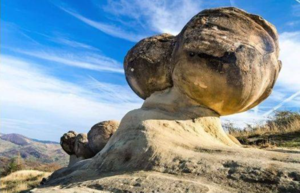 Μυστήριο: Βράχοι μεγαλώνουν και «γεννούν» πέτρες! Αυγά δεινοσαύρων, έργο εξωγήινων ή γεωλογικό φαινόμενο;