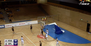 Απίστευτο σκηνικό: Παίκτης στην Κροατία πήρε παραμάζωμα την μπασκέτα σε προσπάθεια για κάρφωμα