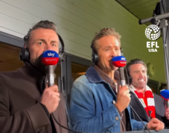 Επική σκηνή στην Championship: Σε ρόλο σπίκερ ο ιδιοκτήτης της Ρέξαμ, Ράιαν Ρέινολντς (vid)