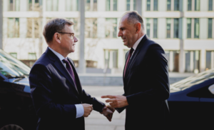 Συμπόρευση Ελλάδας-Γερμανίας σε καίρια ζητήματα στη συνάντηση Γεραπετρίτη με Βάντεφουλ