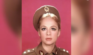 Αλίκη Βουγιουκλάκη: Έκθεμα σε μουσείο ο μπερές της «Υπολοχαγού Νατάσσας»