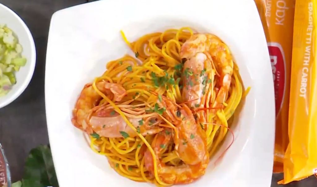 Γαριδομακαρονάδα από την Αργυρώ Μπαρμπαρίγου