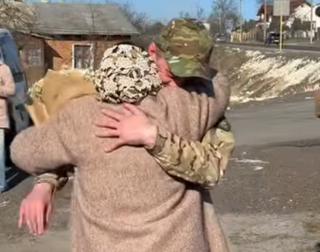 Τον κήδεψαν αλλά… ήταν ζωντανός: Η απίστευτη ιστορία ενός «νεκρού» Ουκρανού στρατιώτη