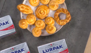 Πασχαλινά κουλουράκια από την Αργυρώ Μπαρμπαρίγου: Η πιο αφράτη και μυρωδάτη συνταγή