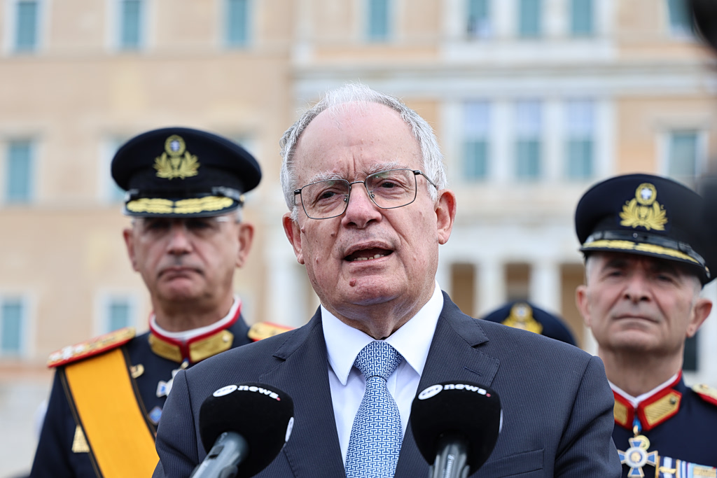 «Να το πω από την αρχή;» – Τι συνέβη με τις δηλώσεις Τασούλα μετά τη λήξη της παρέλασης