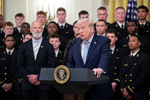 Τραμπ για Ιράν: Θέλουμε να μιλήσουμε μαζί τους, αλλά δεν έχουμε κανέναν να μιλήσουμε