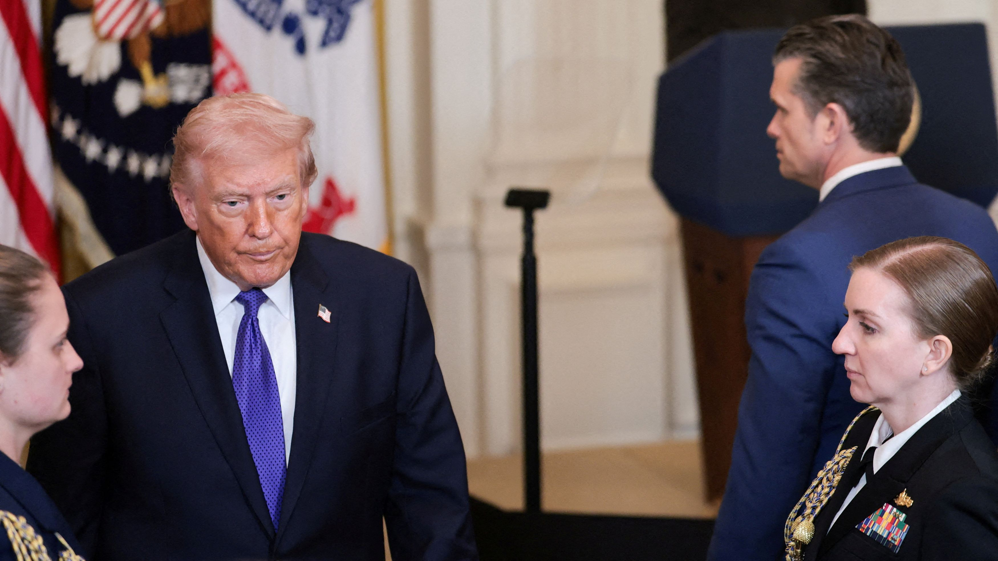 NYT: &Omicron; &Tau;&rho;&alpha;&mu;&pi; &alpha;&nu;έ&beta;&alpha;&lambda;&epsilon; &gamma;&iota;&alpha; &lambda;ί&gamma;&epsilon;&sigmaf; ώ&rho;&epsilon;&sigmaf; &tau;&omicron; &chi;&tau;ύ&pi;&eta;&mu;&alpha; &sigma;&tau;&omicron; &Iota;&rho;ά&nu; &epsilon;&xi;&alpha;&iota;&tau;ί&alpha;&sigmaf; &tau;&omega;&nu; &pi;&lambda;&eta;&rho;&omicron;&phi;&omicron;&rho;ί&omega;&nu; &pi;&omicron;&upsilon; &lambda;ά&mu;&beta;&alpha;&nu;&epsilon; &gamma;&iota;&alpha; &tau;&omicron;&nu; &Chi;&alpha;&mu;&epsilon;&nu;&epsilon;ΐ