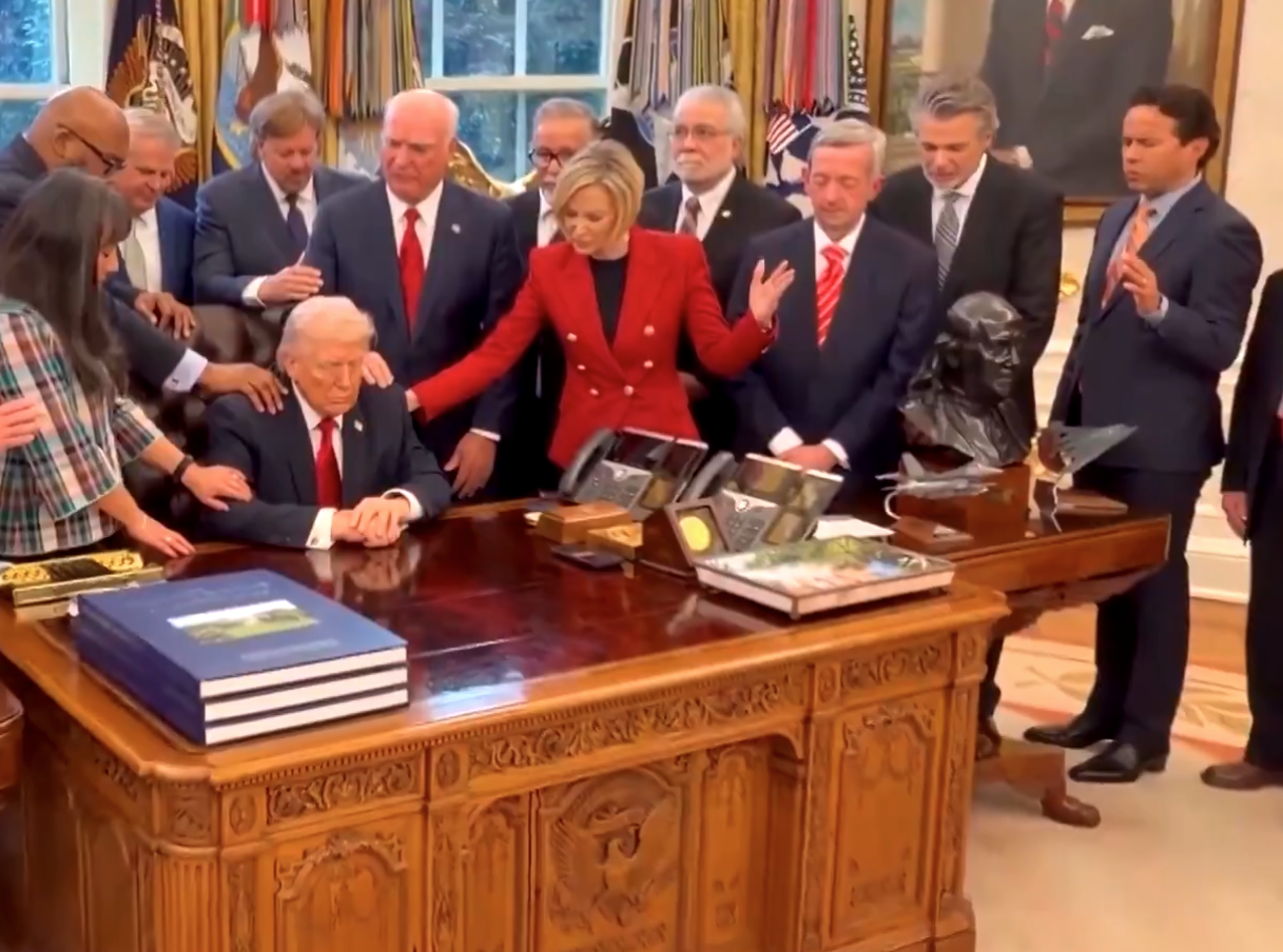 Vrial &sigma;&kappa;&eta;&nu;ή: &Omicron; &Tau;&rho;&alpha;&mu;&pi; &mu;&epsilon; &pi;&rho;&omicron;&sigma;&epsilon;ύ&chi;&epsilon;&tau;&alpha;&iota; &mu;&epsilon; &pi;ά&sigma;&tau;&omicron;&rho;&epsilon;&sigmaf; &sigma;&tau;&omicron;&nu; &Lambda;&epsilon;&upsilon;&kappa;ό &Omicron;ί&kappa;&omicron; &gamma;&iota;&alpha; &tau;&eta;&nu; &epsilon;&pi;&iota;&tau;&upsilon;&chi;ί&alpha; &sigma;&tau;&omicron;&nu; &pi;ό&lambda;&epsilon;&mu;&omicron; &tau;&omicron;&upsilon; &Iota;&rho;ά&nu;