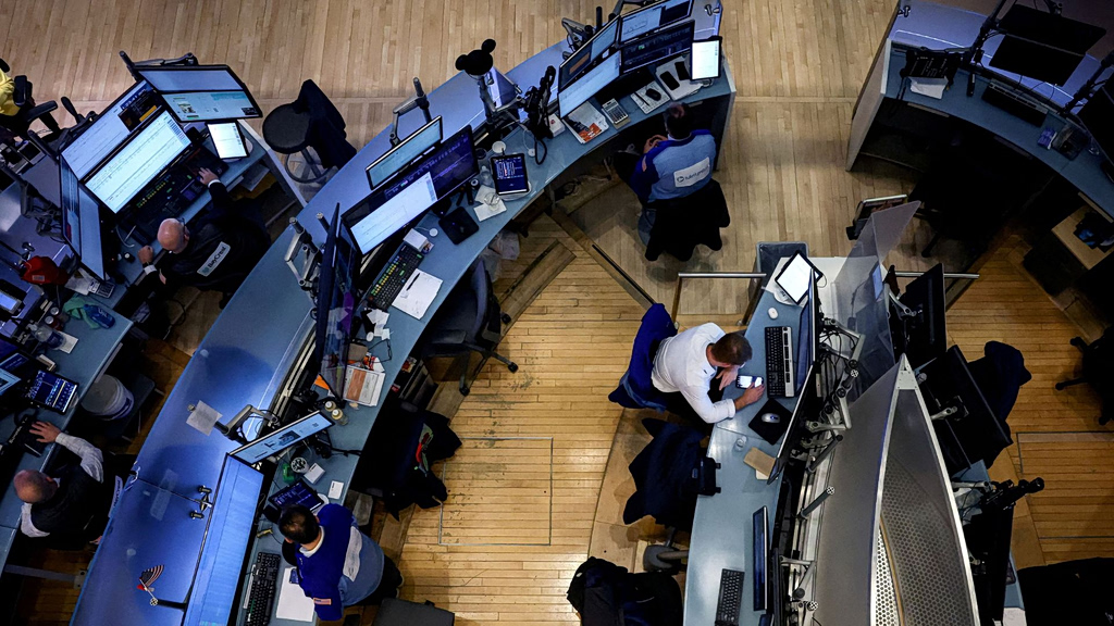 Το πετρέλαιο κάτω από $90, τα χρηματιστήρια προεξοφλούν τέλος πολέμου – Αναφορές για συνοδεία μέγα δεξαμενόπλοιου στα Στενά του Ορμούζ