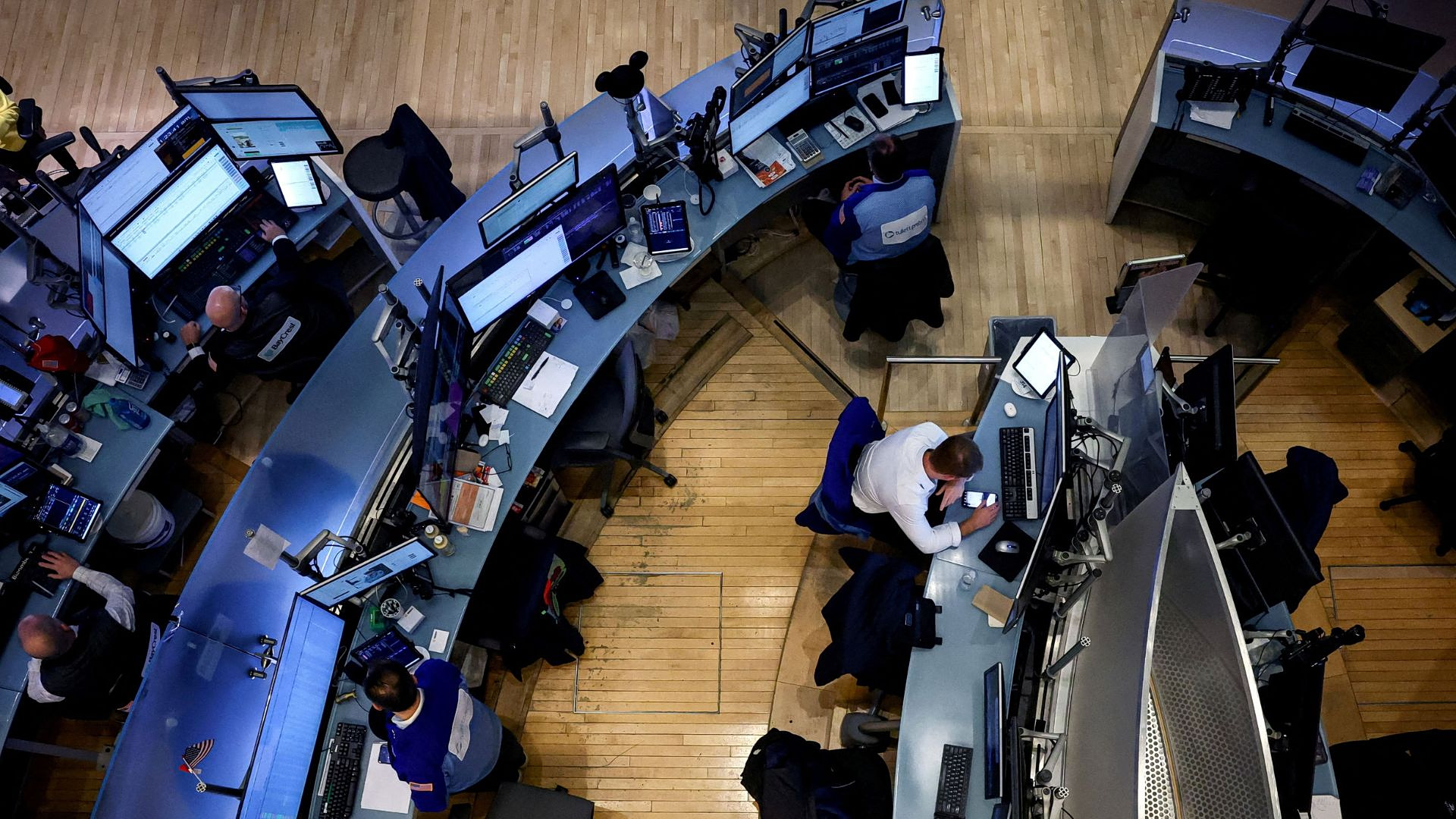 &Tau;&omicron; &pi;&epsilon;&tau;&rho;έ&lambda;&alpha;&iota;&omicron; &upsilon;&pi;&omicron;&chi;&omega;&rho;&epsilon;ί &kappa;ά&tau;&omega; &alpha;&pi;ό $90, &tau;&alpha; &chi;&rho;&eta;&mu;&alpha;&tau;&iota;&sigma;&tau;ή&rho;&iota;&alpha; &alpha;&nu;&epsilon;&beta;&alpha;ί&nu;&omicron;&upsilon;&nu; &mu;&epsilon; &epsilon;&lambda;&pi;ί&delta;&epsilon;&sigmaf; &gamma;&iota;&alpha; &tau;έ&lambda;&omicron;&sigmaf; &tau;&omicron;&upsilon; &pi;&omicron;&lambda;έ&mu;&omicron;&upsilon;