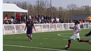 Απίστευτο γκολ από τυφλό ποδοσφαιριστή – Πέρασε όλη την ομάδα