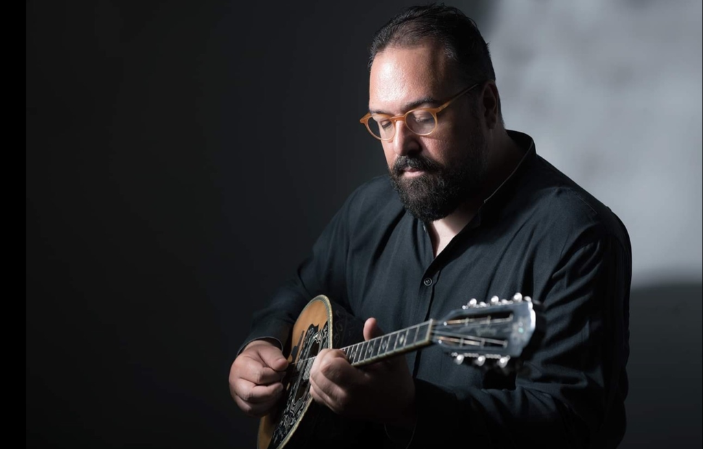 Βαγγέλης Μαχαίρας στα «ΝΕΑ»: «Το μπουζούκι πρέπει να είναι λιτό και καθαρό»