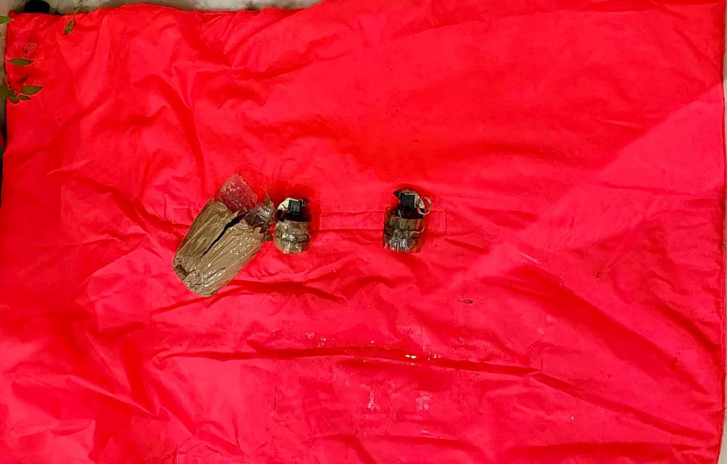 ΓΑΔΑ: Σε τάπερ σε άλσος της Ακρόπολης υποστηρίζει ότι βρήκε τις χειροβομβίδες ο Σουδανός